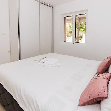 Paunovic Apartments Tivat Buitenkant foto