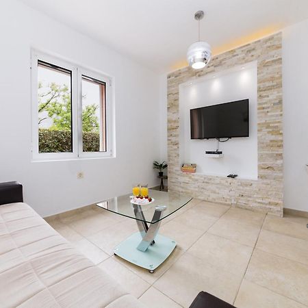 Paunovic Apartments Tivat Buitenkant foto