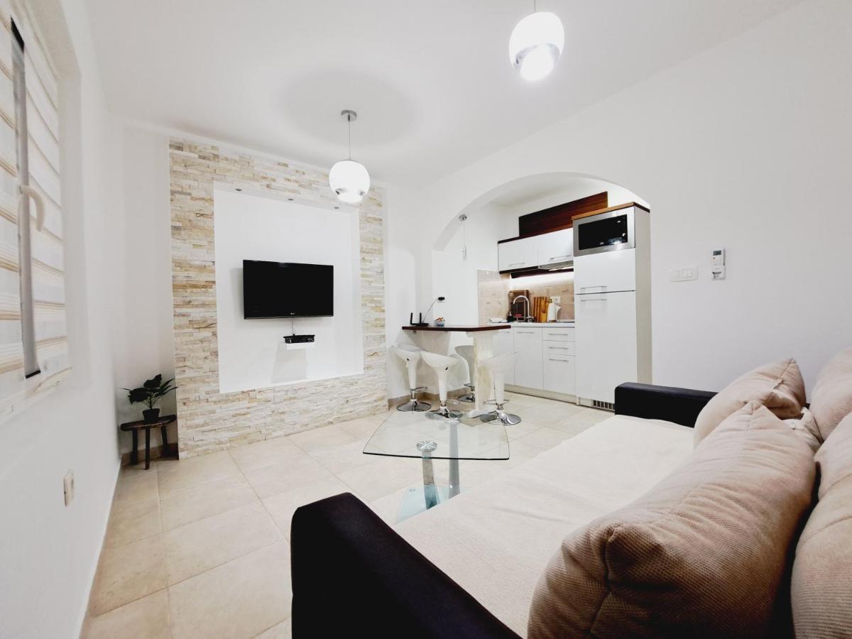 Paunovic Apartments Tivat Buitenkant foto