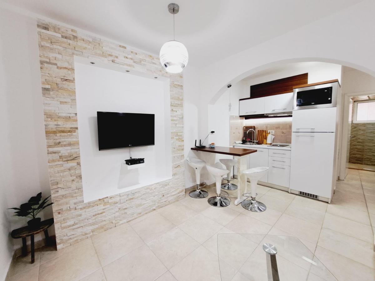 Paunovic Apartments Tivat Buitenkant foto