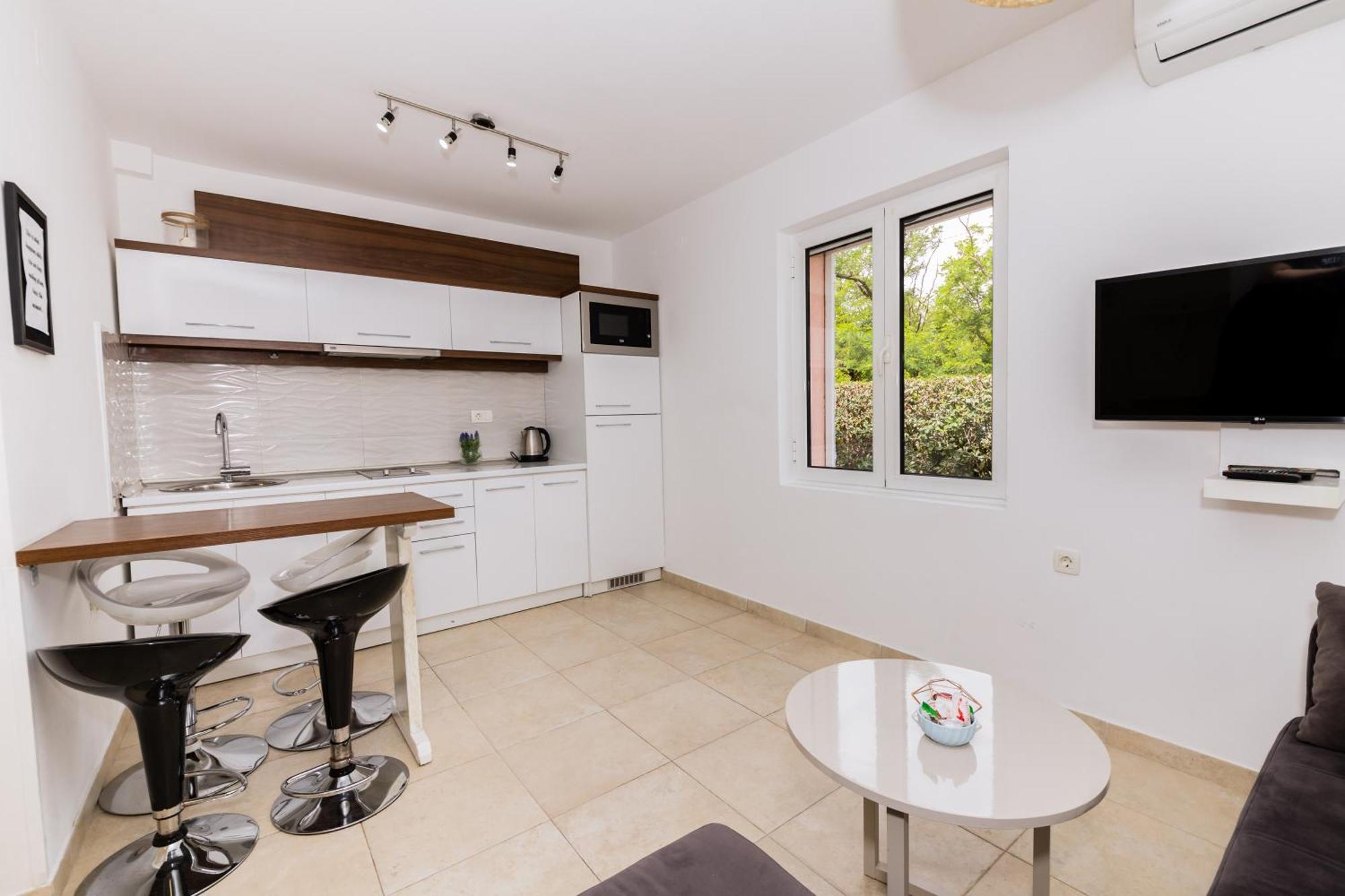 Paunovic Apartments Tivat Buitenkant foto