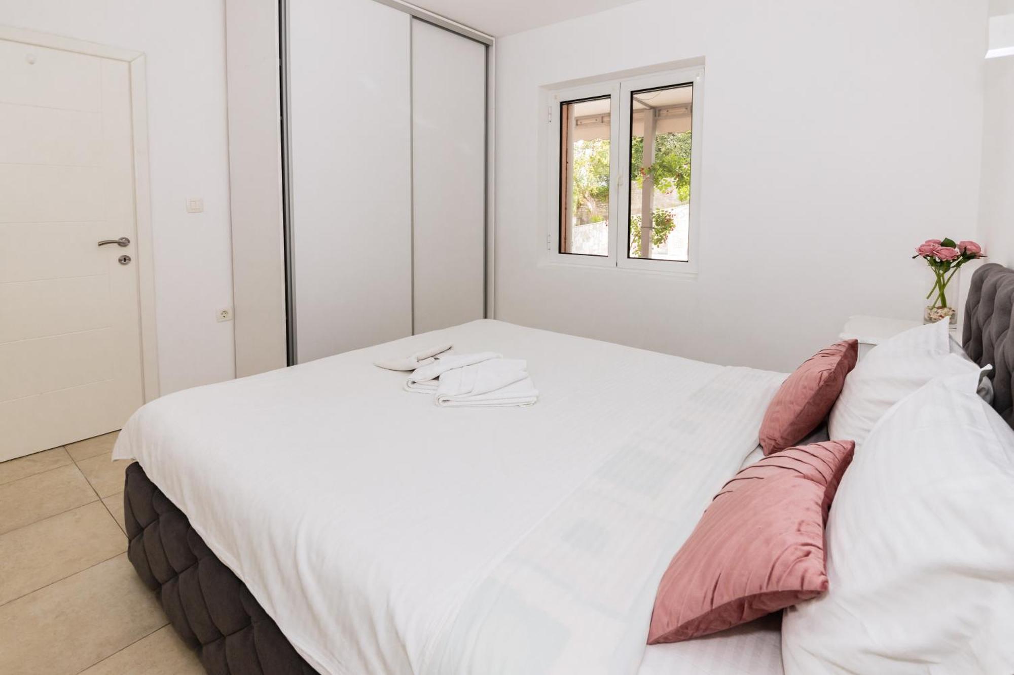 Paunovic Apartments Tivat Buitenkant foto