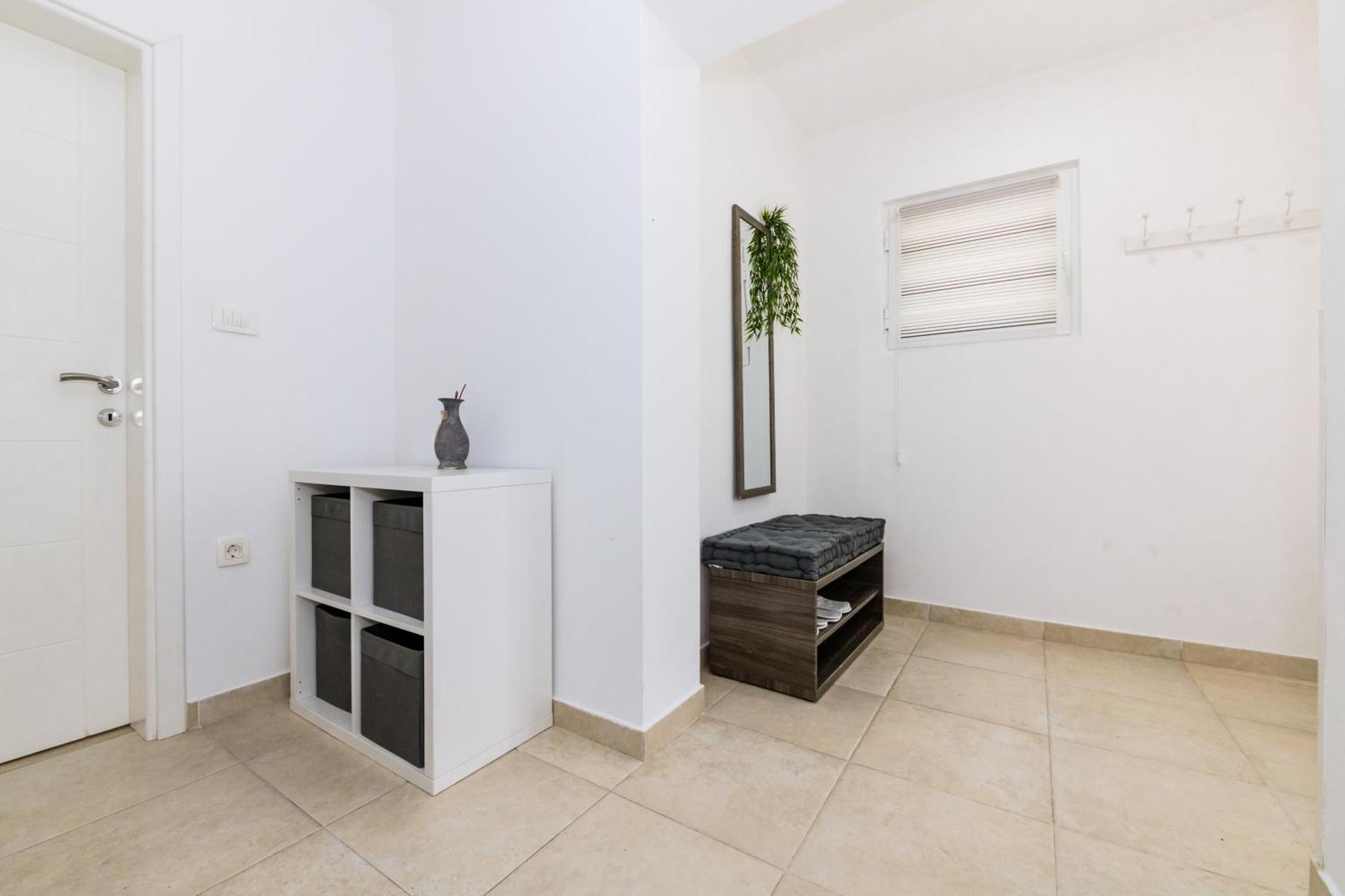 Paunovic Apartments Tivat Buitenkant foto
