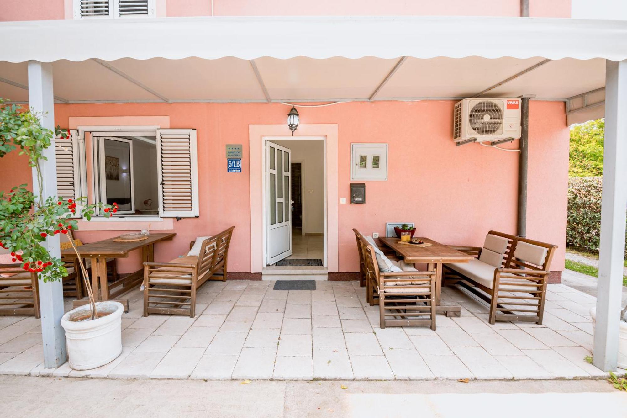 Paunovic Apartments Tivat Buitenkant foto