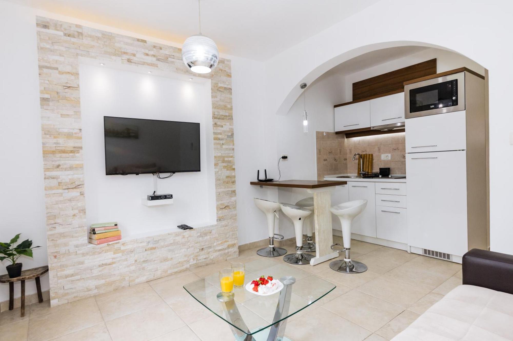 Paunovic Apartments Tivat Buitenkant foto