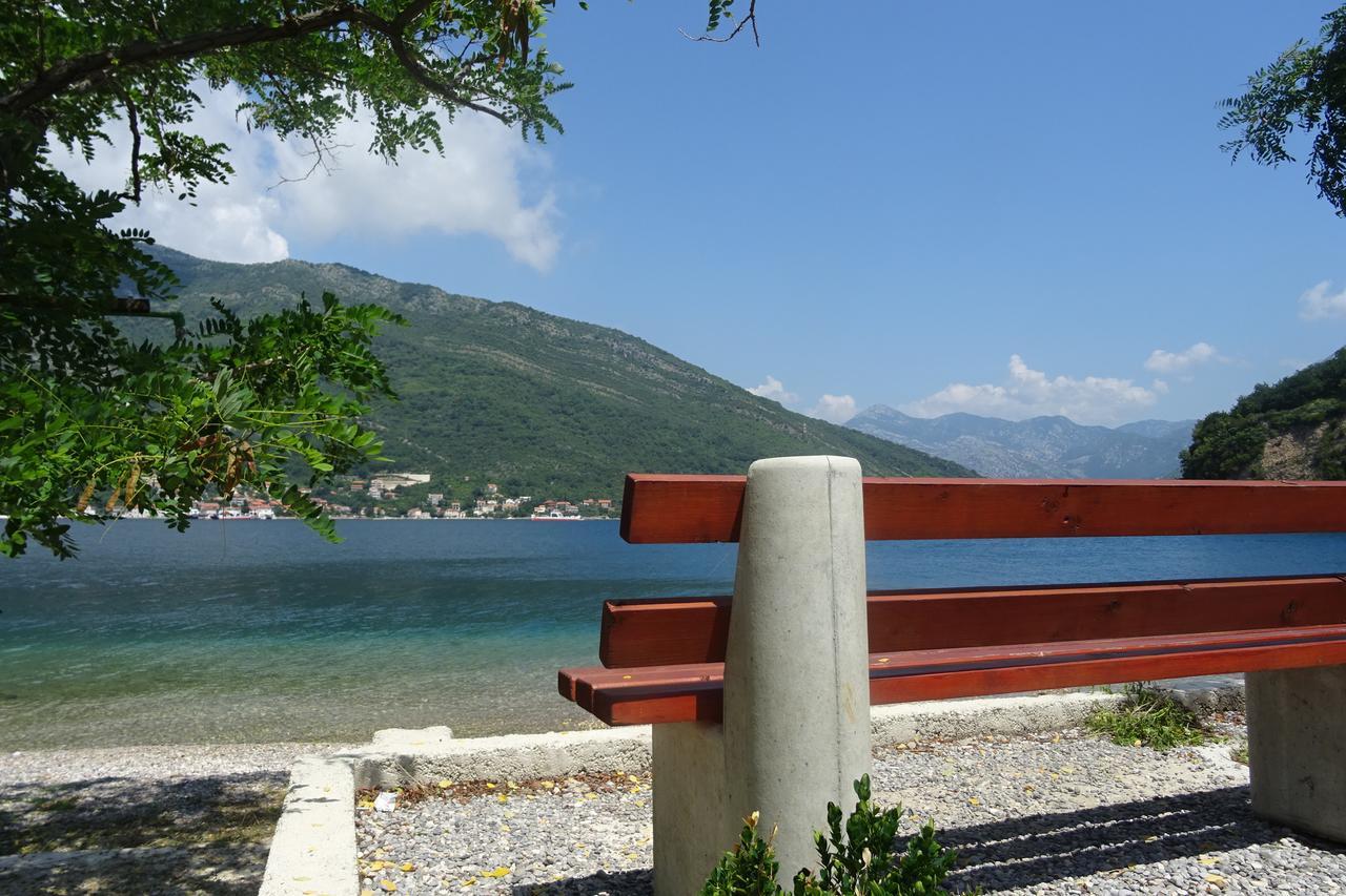 Paunovic Apartments Tivat Buitenkant foto