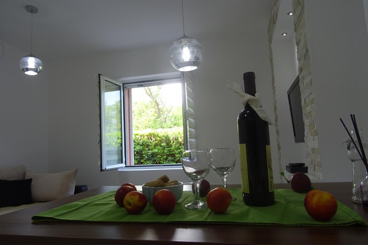 Paunovic Apartments Tivat Buitenkant foto