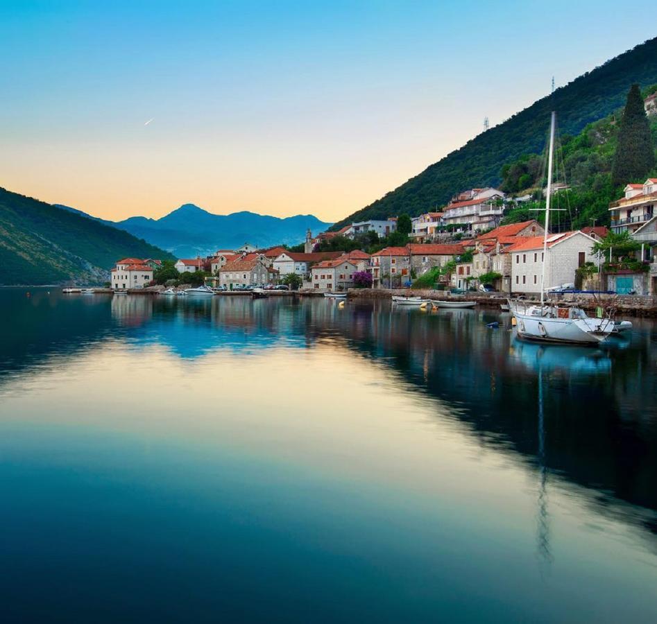 Paunovic Apartments Tivat Buitenkant foto